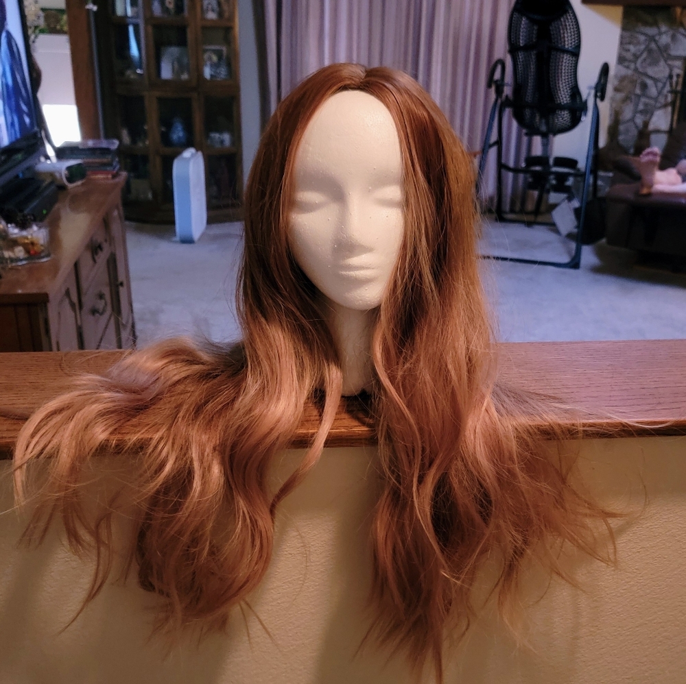 NWOT Synthetic rooted ombre wig . Beautiful warm to neutral blonde.